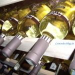 Weinflaschen im Weinkeller