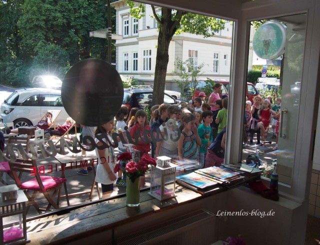 Großer Andrang vor dem Eis-Café