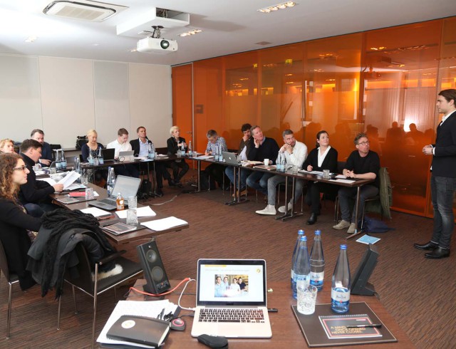 Dominic Krätz präsentiert das Konzept der Patisserie ISABELLA vor der Fach-Jury