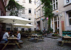 Jill Pizza -Innenhof