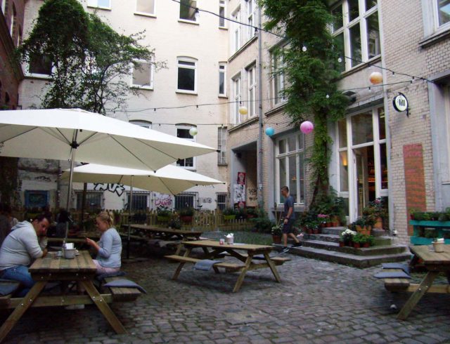 Jill Pizza -Innenhof