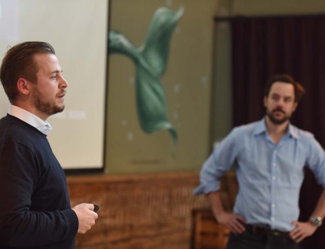 Fabio Haebel und Marcus Mohr präsentieren bei der Jurysitzung Gastro Startup 2017