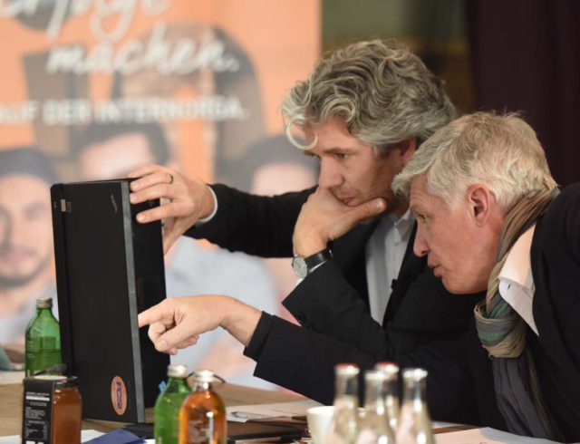 Es wird nachgerechnet, Foto: Michael Zapf