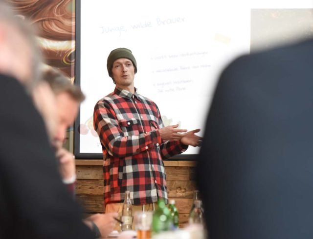 Kilian Stückler von Hirschbräu stellt sein Craft Beer vor
