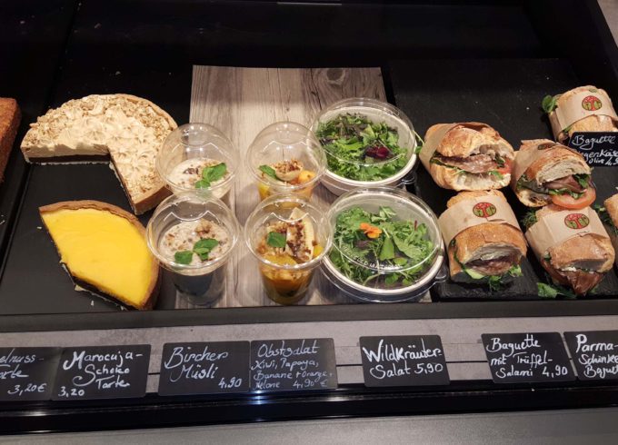 Genusshelden: Salate und Brote