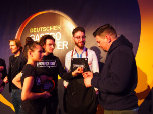 Holycrab-Gründer und Tim Mälzer beim Gastro-Gründerpreis Finale 2019