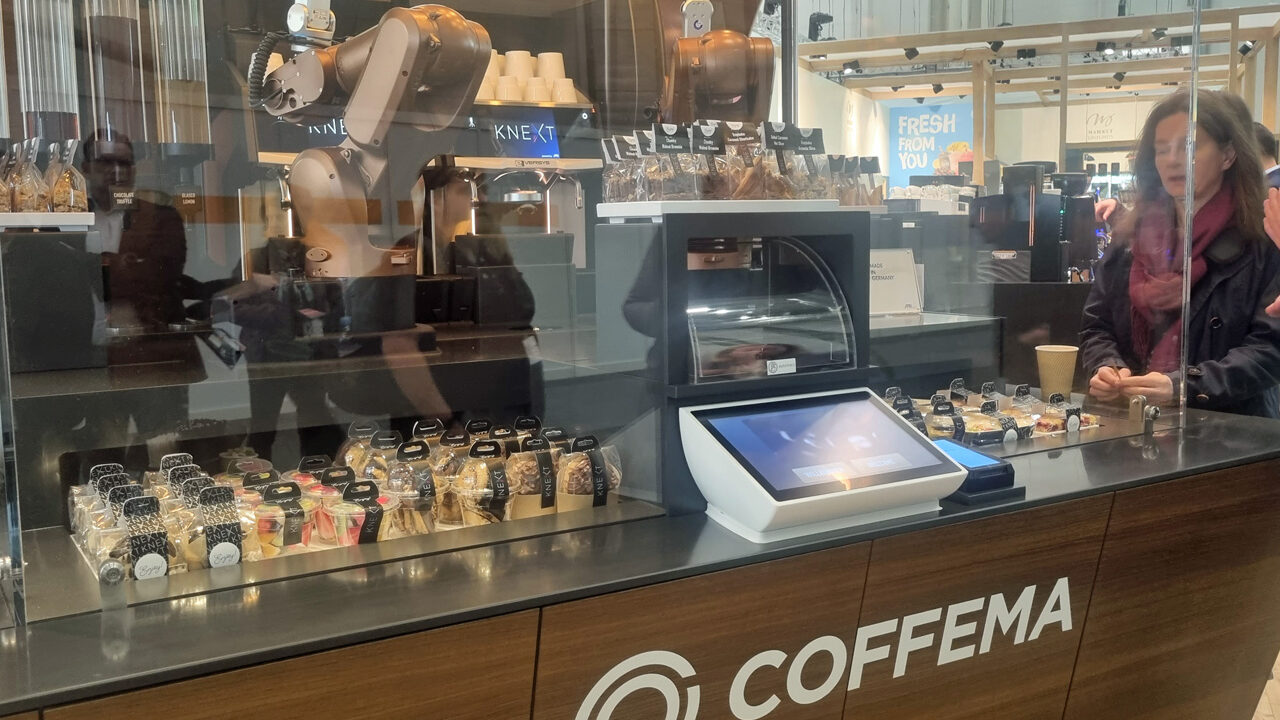 Blick auf das Angebot des Roboter-Cafés