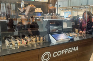 Blick auf das Angebot des Roboter-Cafés